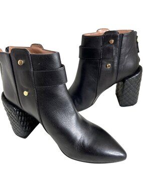 BCBG Maxazria Black Leather Quilted Heel Ankle Boots With Gold Studs Size 39